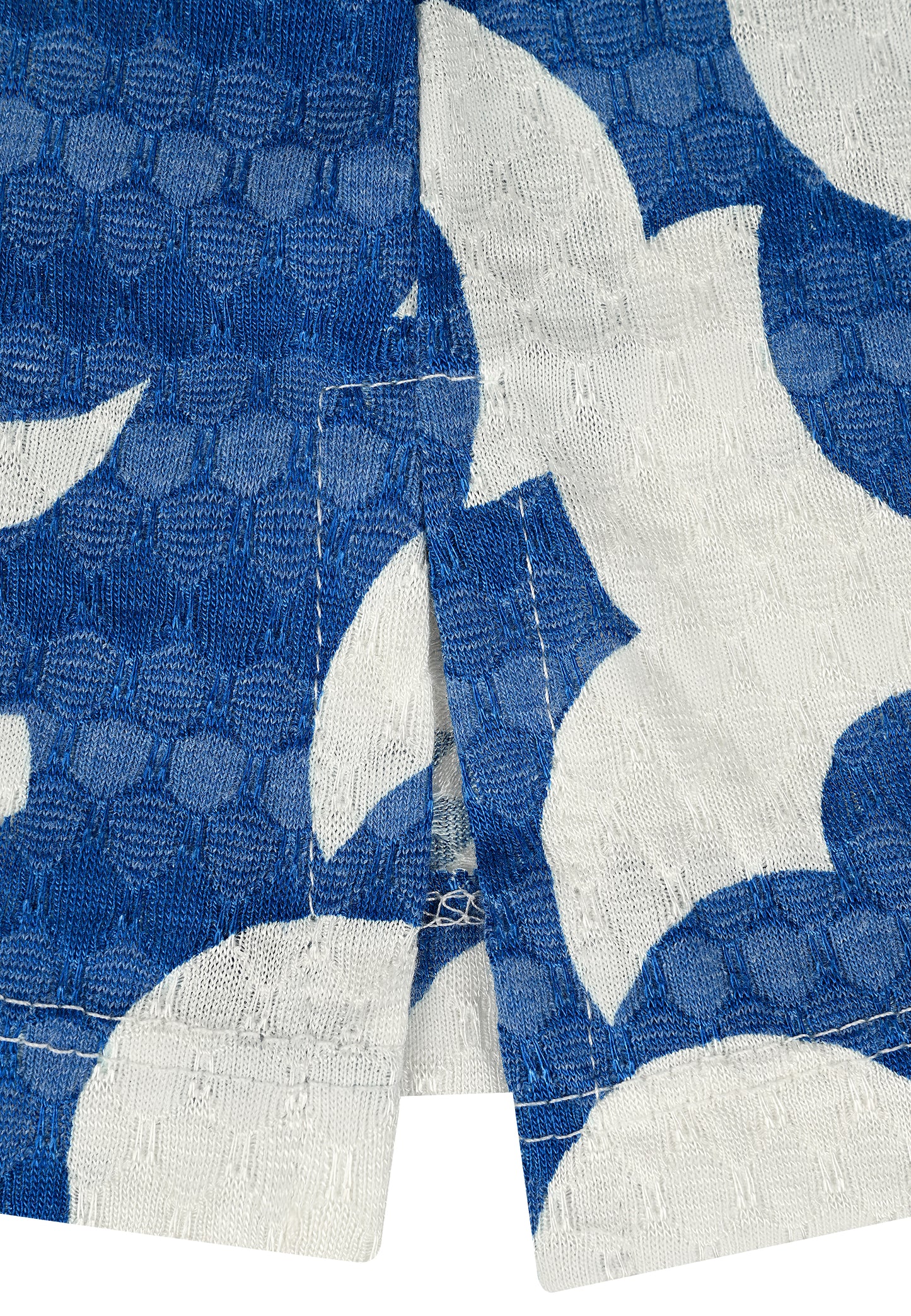 E25189 Overhemd met grafische print in blauw/wit
