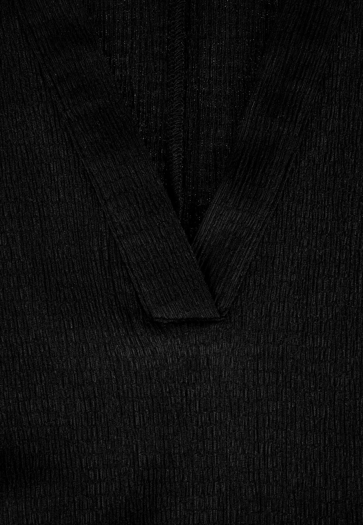 E25393 Crinkle-shirt in zwart