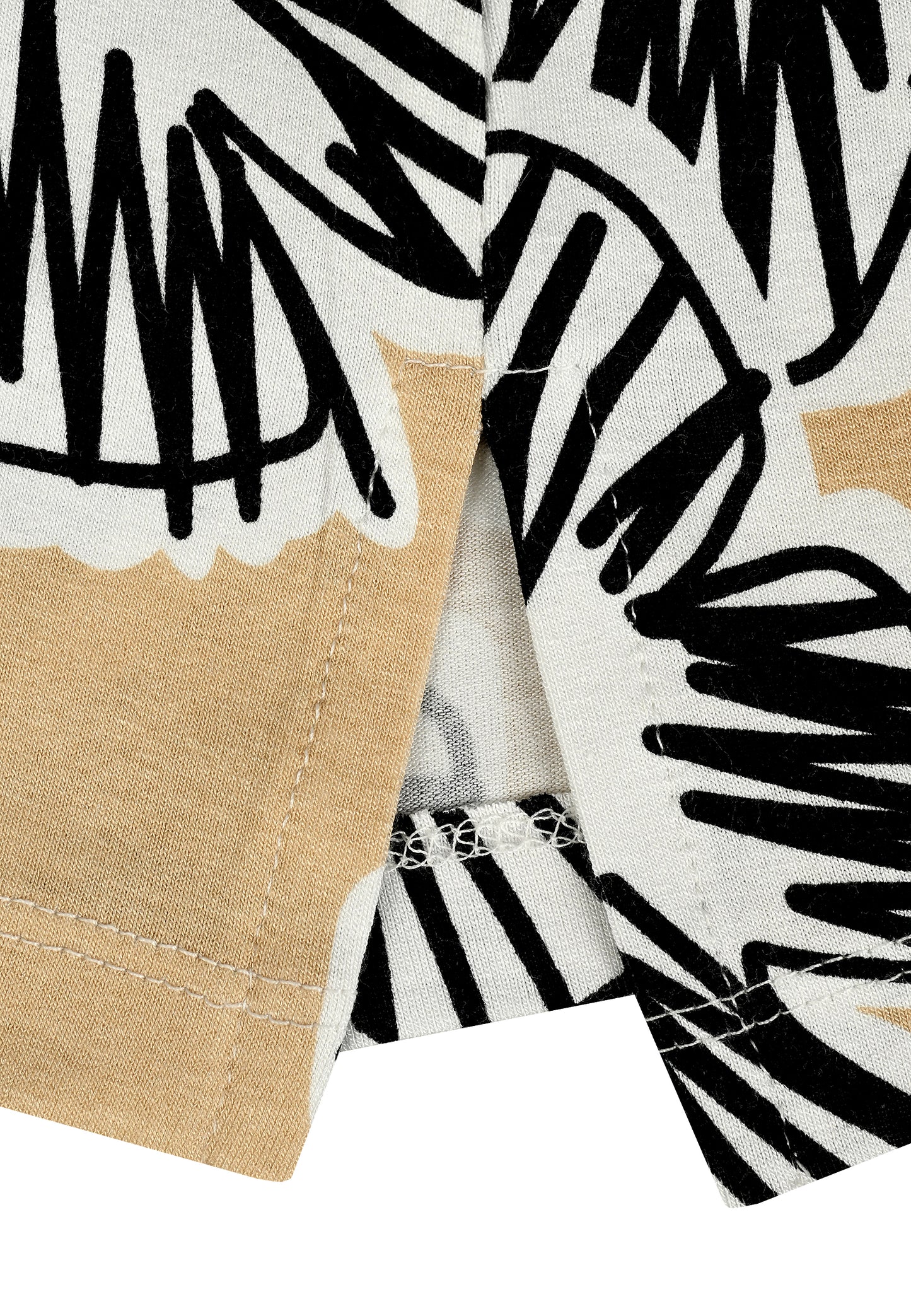 E25394 Shirt met bloemenprint in zand/zwart
