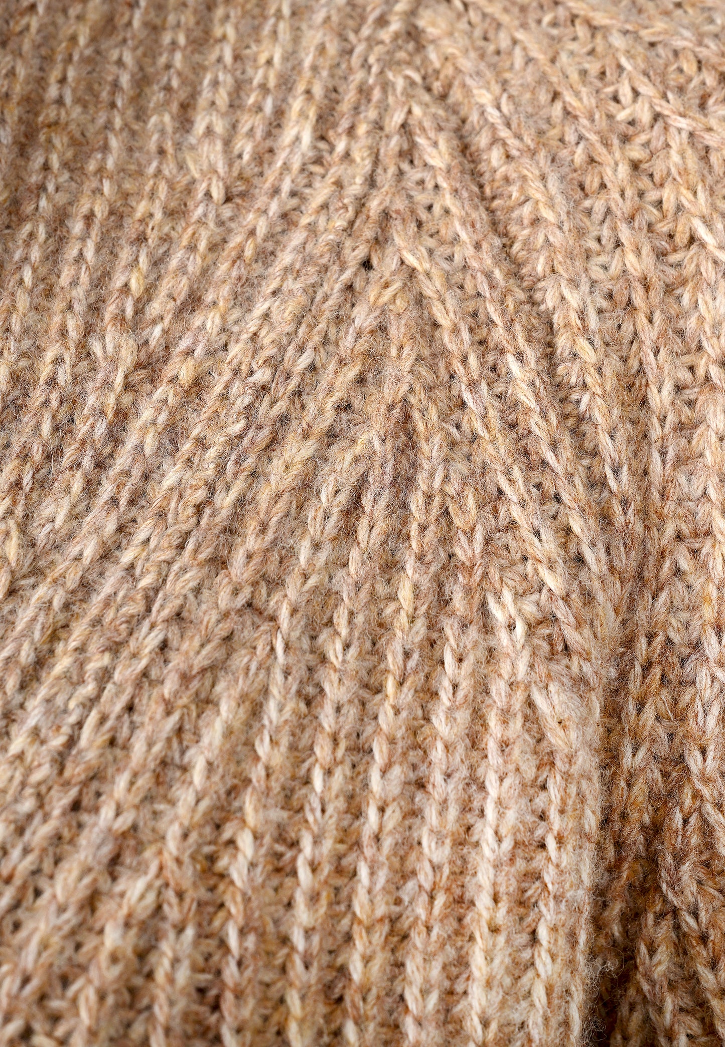 E25591 Strick-Cardigan in Sand