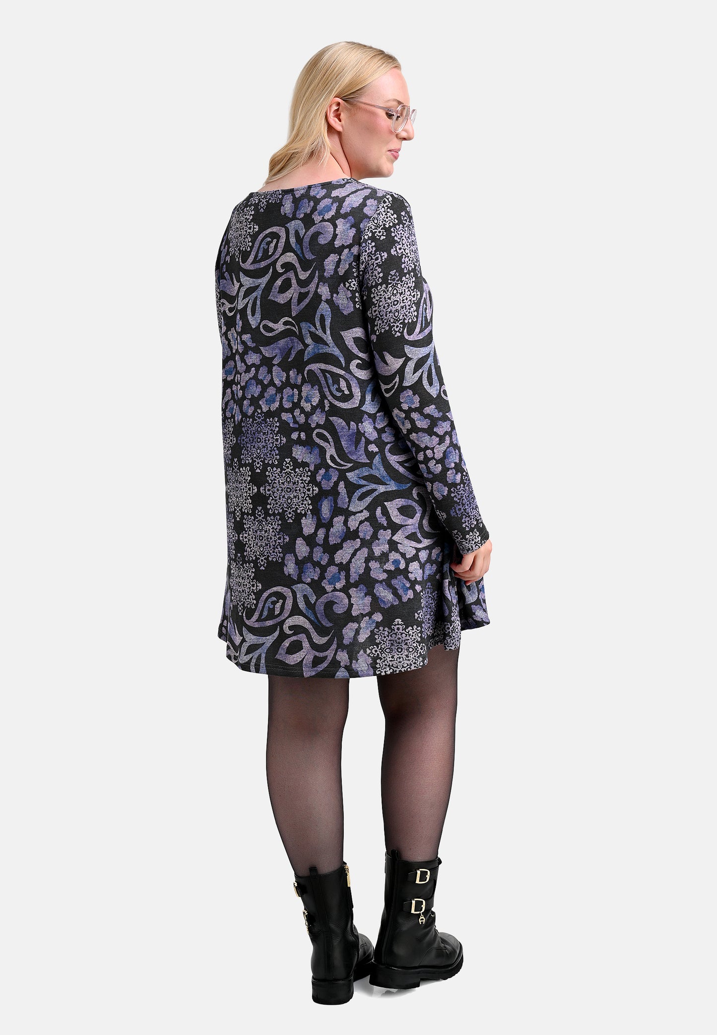 E24788 Feinstrick-Kleid mit Ornament-Leo-Print in Grau/Lila