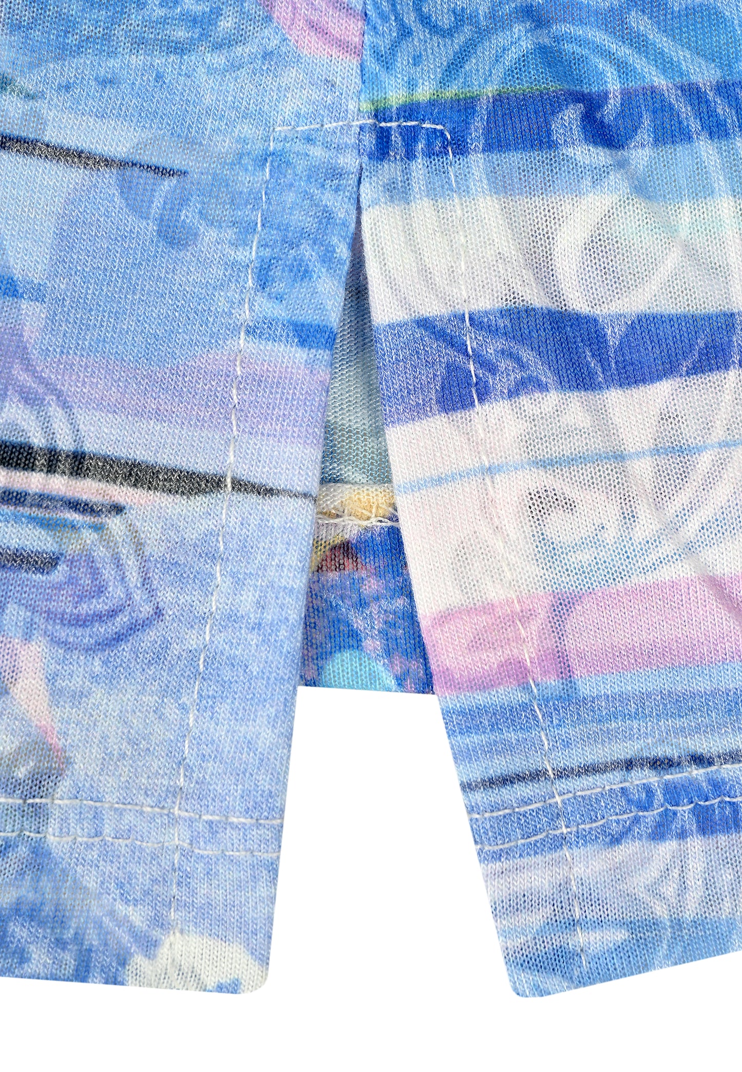 E25186 Shirt mit Blüten und Ornamenten in Blau/Weiß