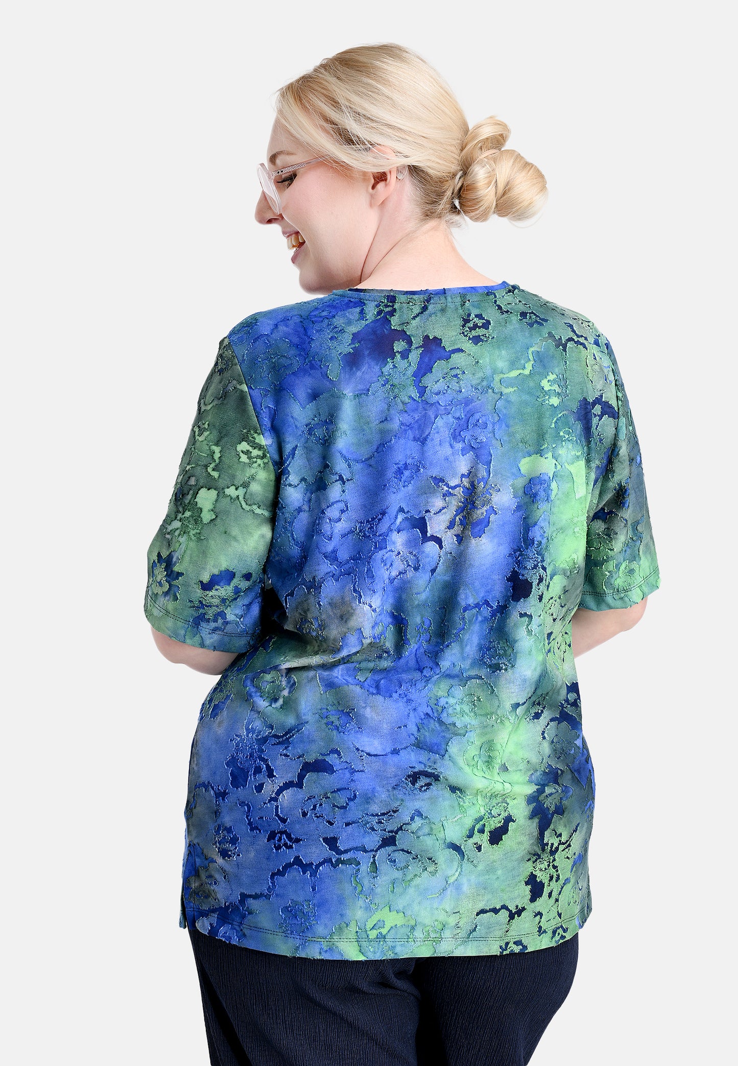 E25482 Shirt mit Blumenmuster in Blau/Grün