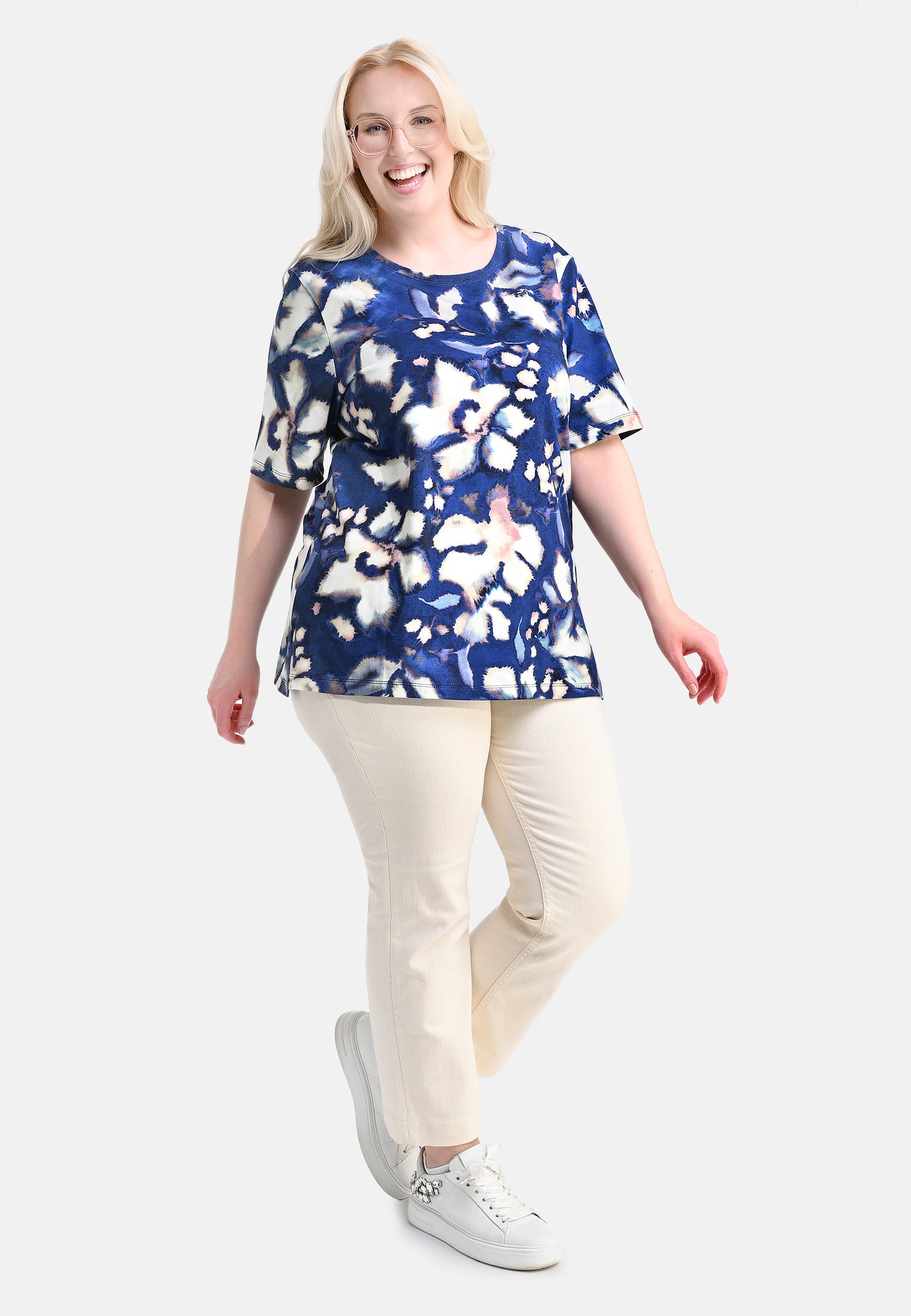 E25484 Shirt met batik bloemenprint in blauw