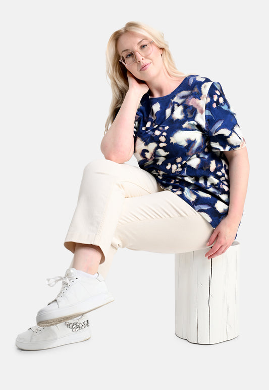 E25484 Shirt mit Batik-Blumen-Print in Blau
