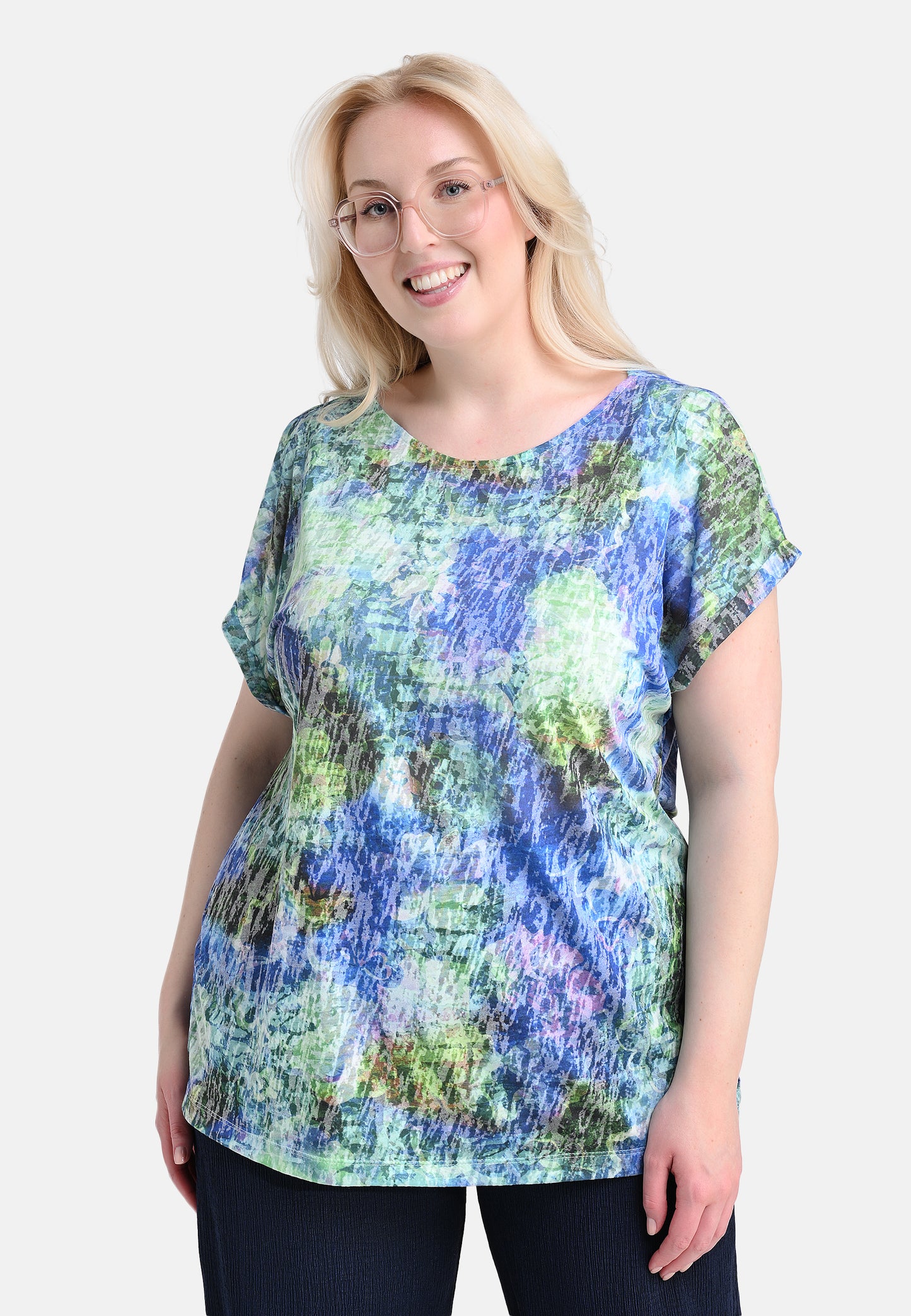E25485 Shirt met bloemenprint in blauw/groen