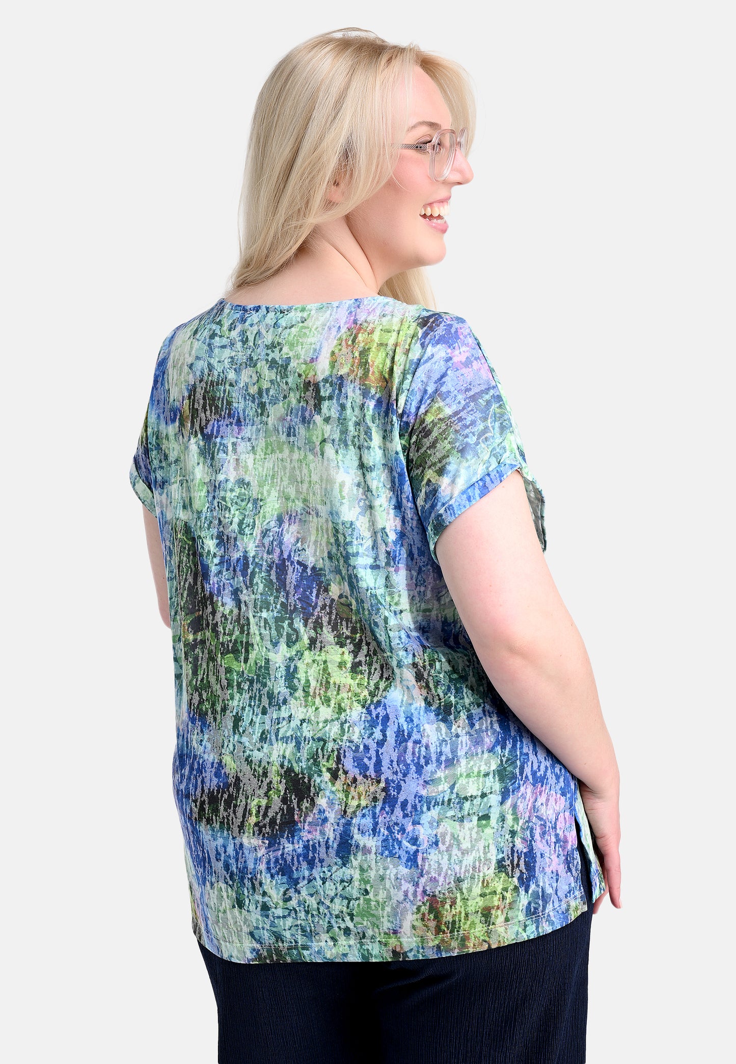 E25485 Shirt met bloemenprint in blauw/groen