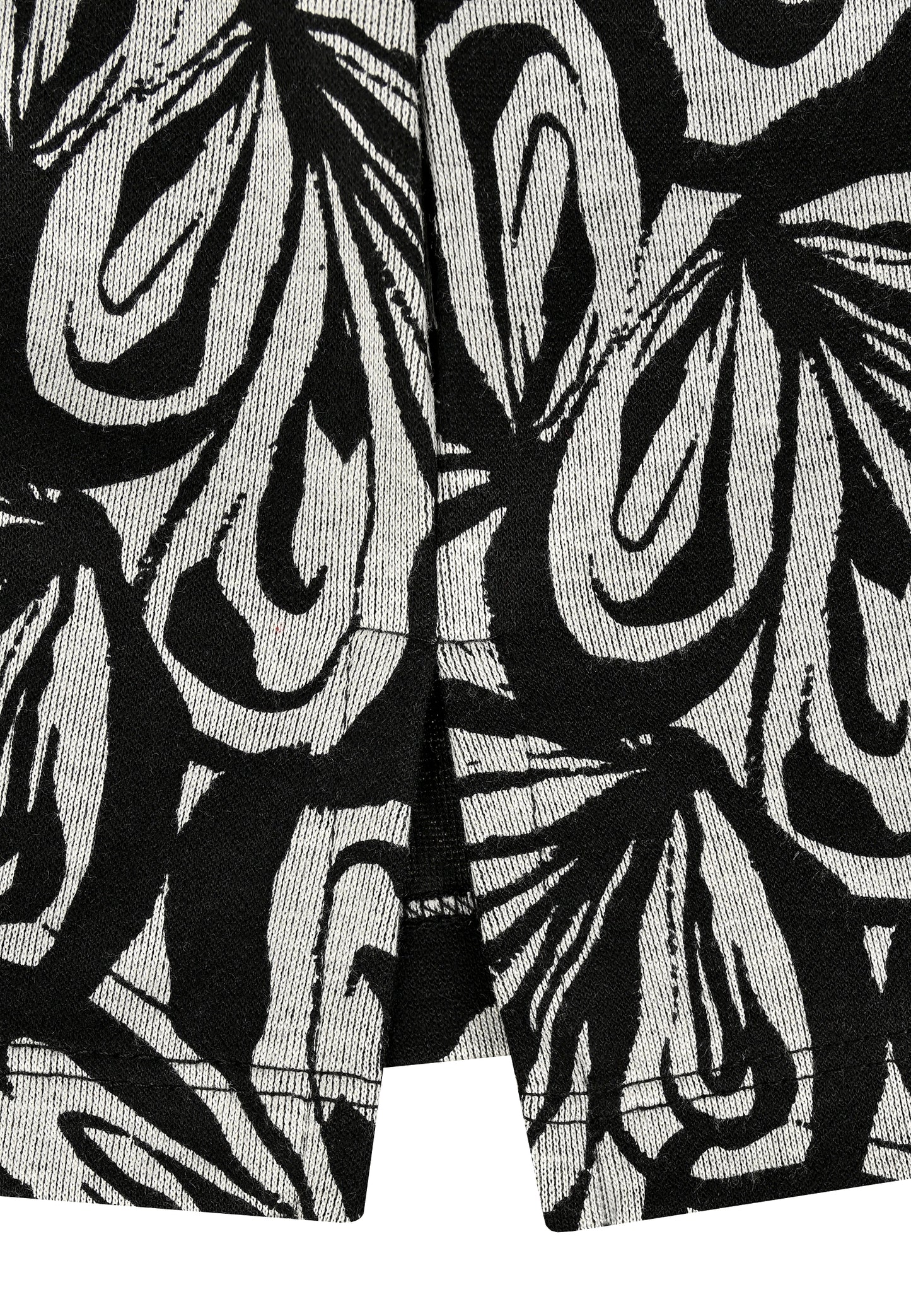 E25885 Shirt mit floralem Muster in Schwarz/Hellgrau